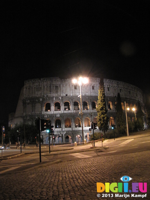 SX31503 Colosseum at night